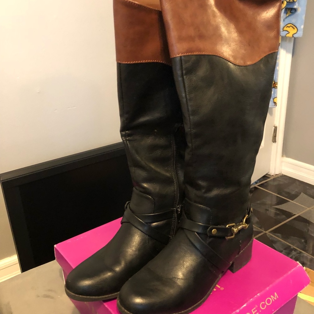Boots - Picture 2 of 6